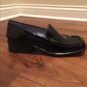 NWT Kenneth Cole Reaction Lofia Laren II Loafer
